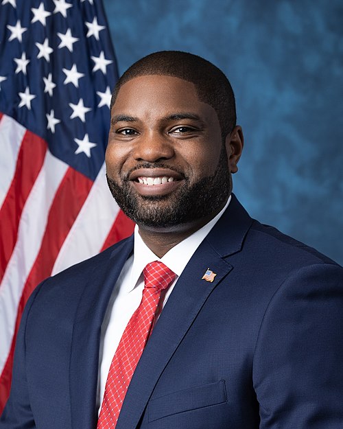 500px-Rep._Byron_Donalds_official_photo,_117th_Congress 500px-Rep._Byron_Donalds_official_photo,_117th_Congress